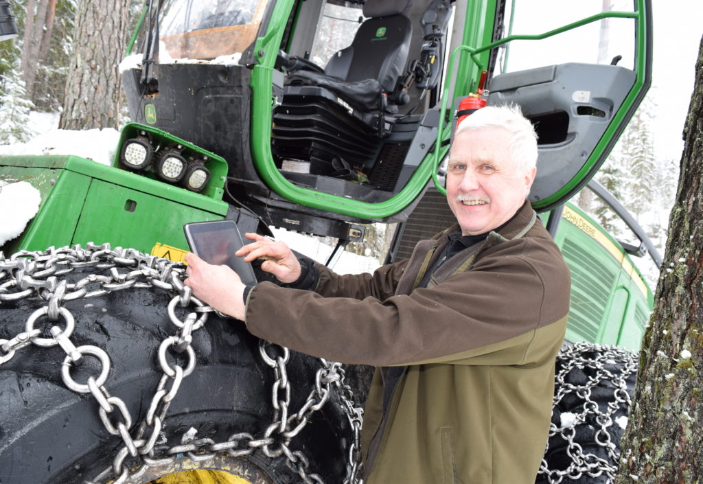 Erling feller 80 000 trær i året Erling feller 80 000 trær i året
