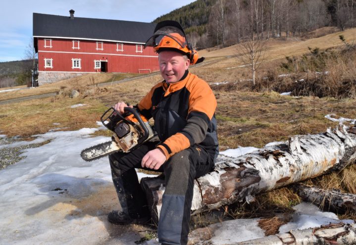 - Mange tror nok at jeg er en teoretiker i dress, men hjemme liker jeg best praktisk arbeid ute.