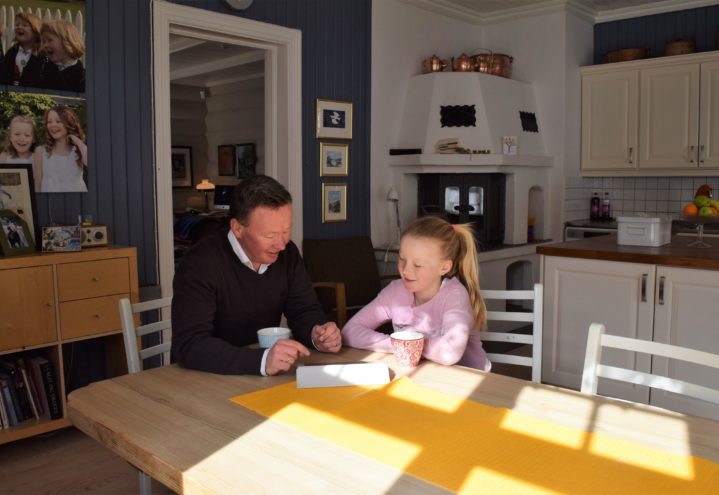 - Å eie skog er som å løpe stafett. Du tar din del av løpet før du gir pinnen videre til neste generasjon, sier trebarnsfaren på Brokke gård.