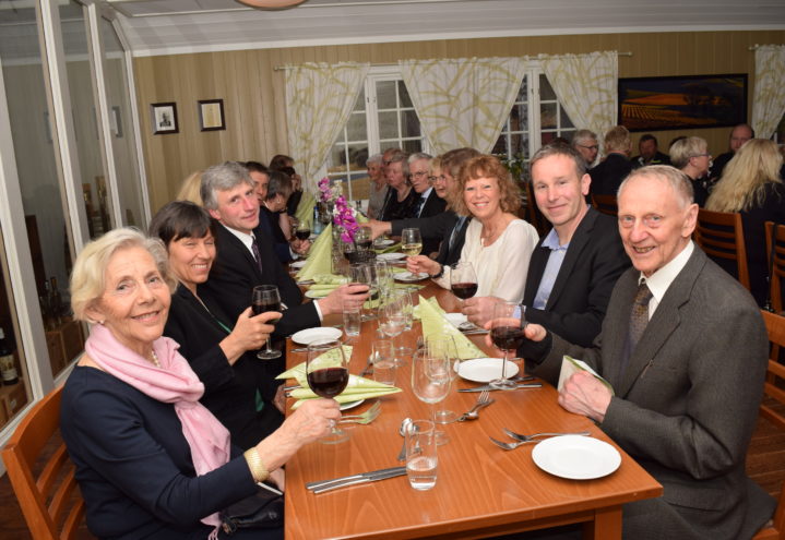 Lilleba Haave (fra venstre), Helene Bakka, Svein Bakka, Helga Haave, Tron Olav Tinnes og Olav Haave.